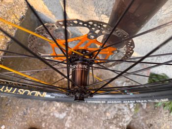 Used Industry Nine Enduro 305 bike — image 4 of 10