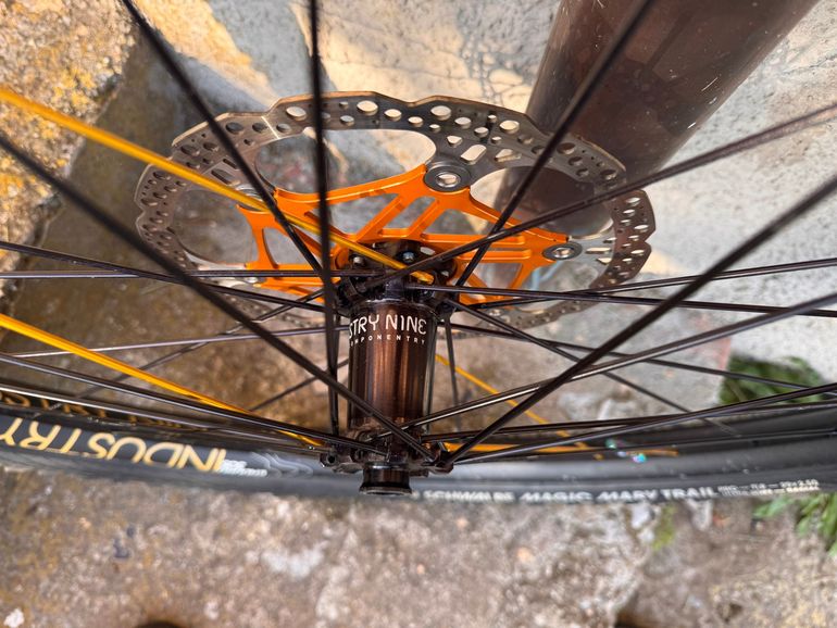 Used Industry Nine Enduro 305 bike — image 4 of 10