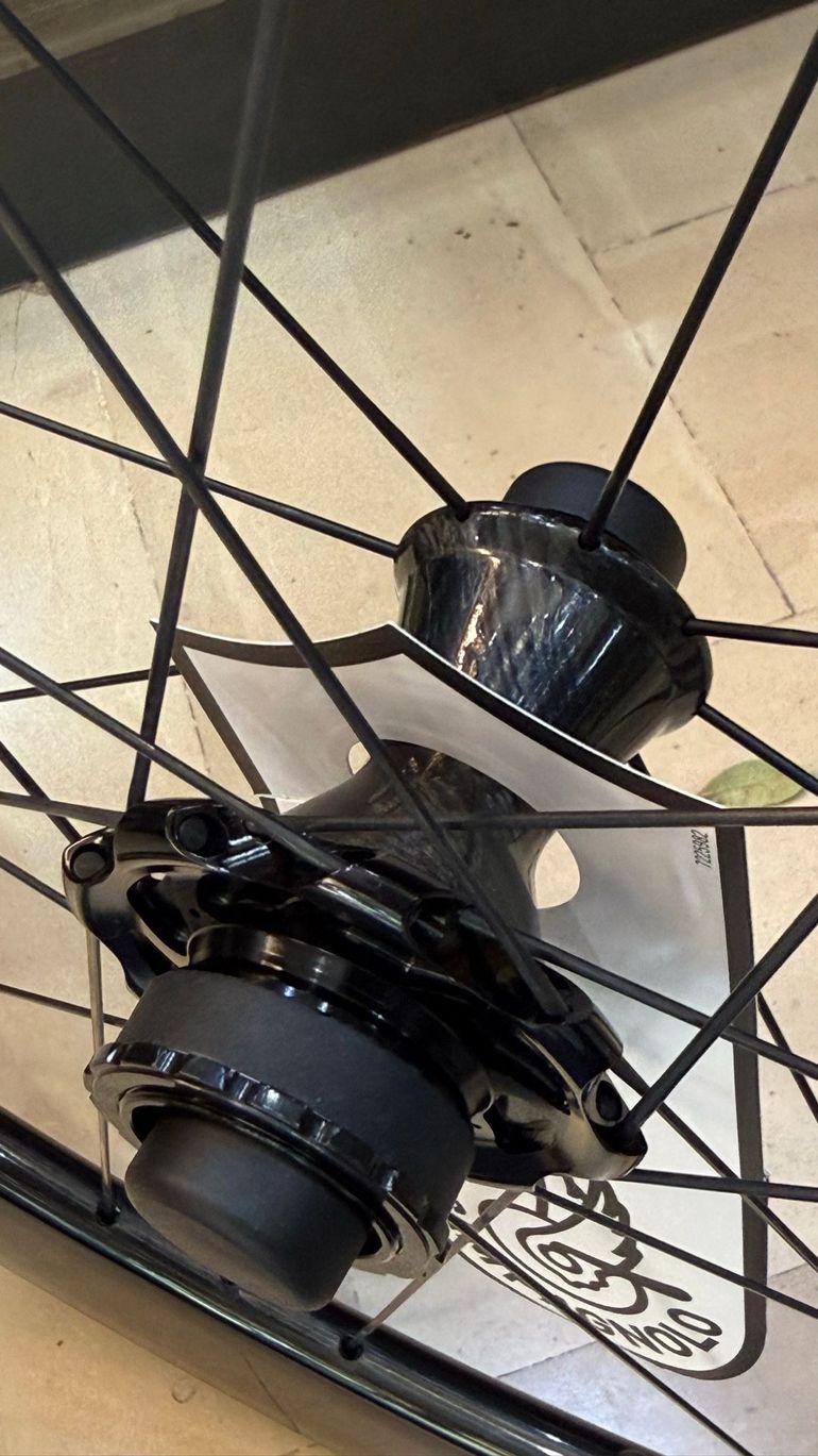 Used Campagnolo Bora Ultra WTO 60 Disc Brake 2024 bike — image 2 of 6
