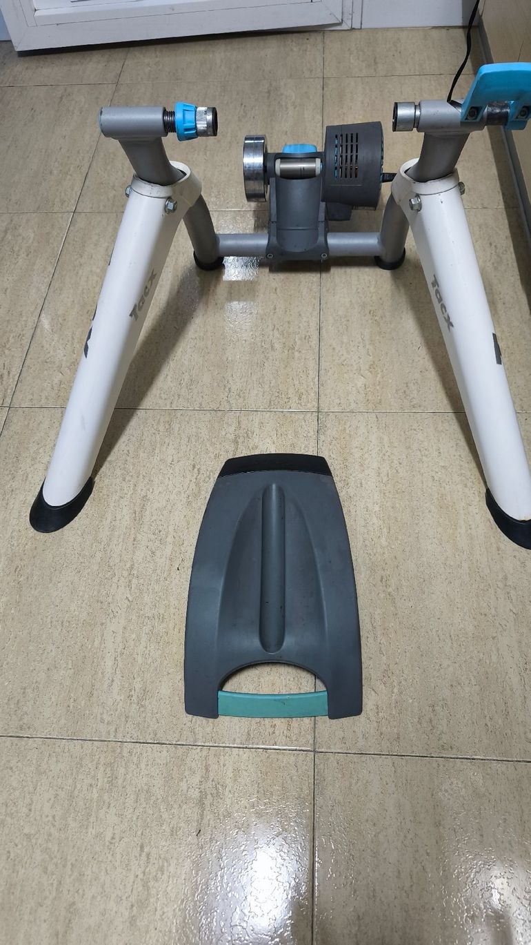 Used Tacx Flow Smart 2022 bike — image 3 of 6