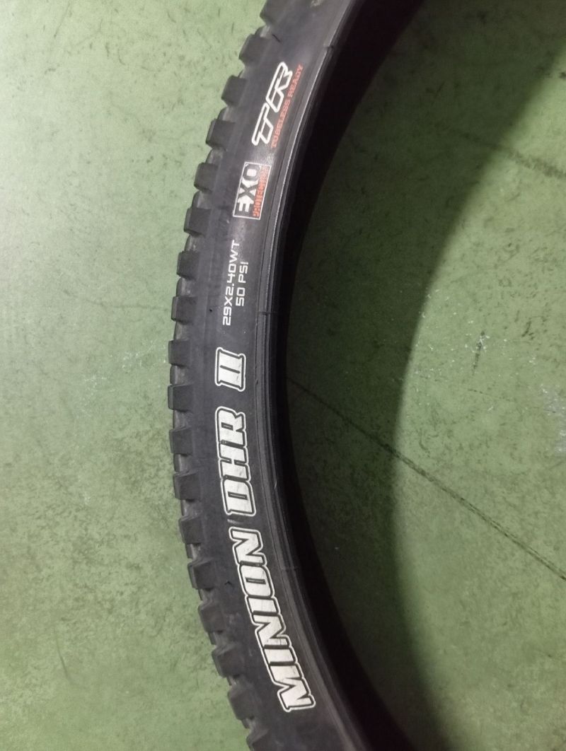 Used Maxxis Minion DHR II Tyres & Tubes