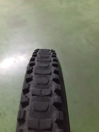 Used Maxxis Minion DHR II bike — image 2 of 3