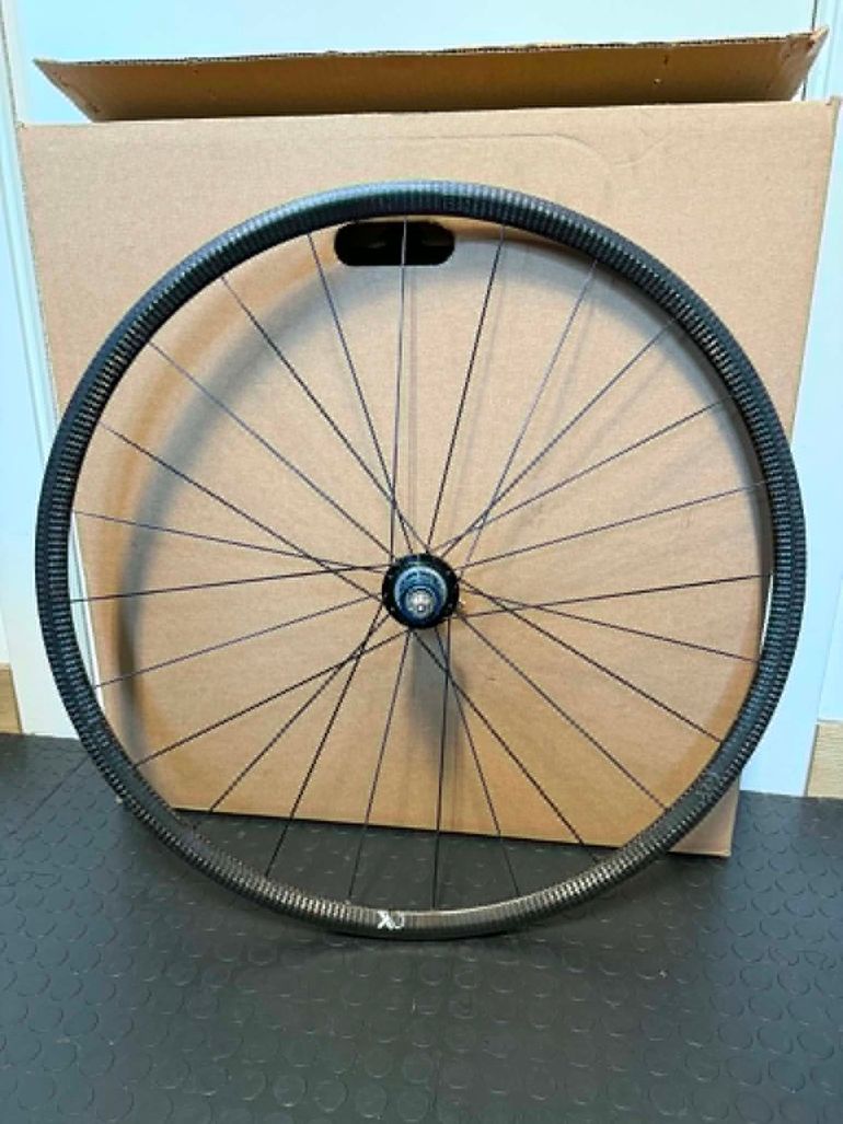 Used Tune AX. Carbonio. Ultra light. SHIMANO HG. bike — image 1 of 12