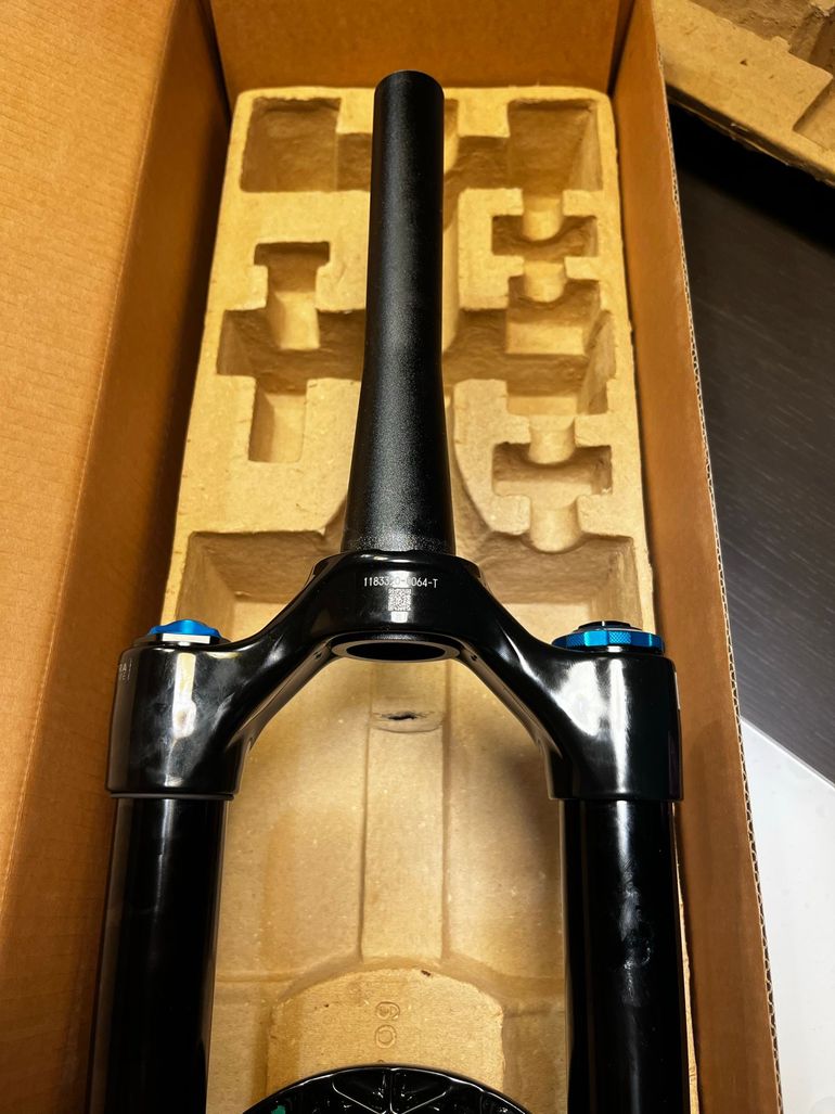 Used Fox 36 Elite Grip X2 160mm 2025 bike — image 3 of 3