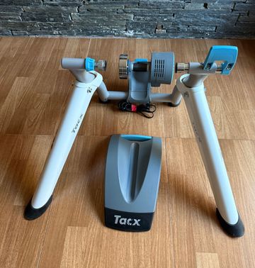 Tweedehands Tacx Flow Smart Trainer bike — afbeelding 2 van 3
