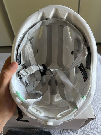 Used MET Manta MIPS Absolute White bike — image 6 of 9