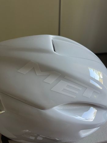 Used MET Manta MIPS Absolute White bike — image 7 of 9