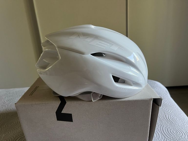 Used MET Manta MIPS Absolute White bike — image 1 of 9