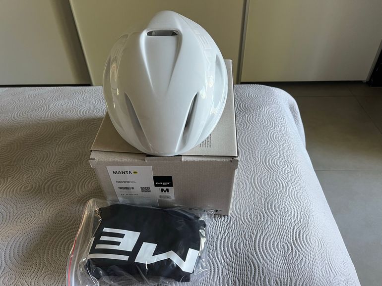 Used MET Manta MIPS Absolute White bike — image 3 of 9