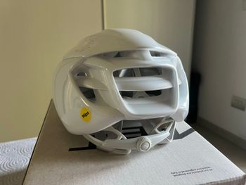 Used MET Manta MIPS Absolute White bike — image 4 of 9