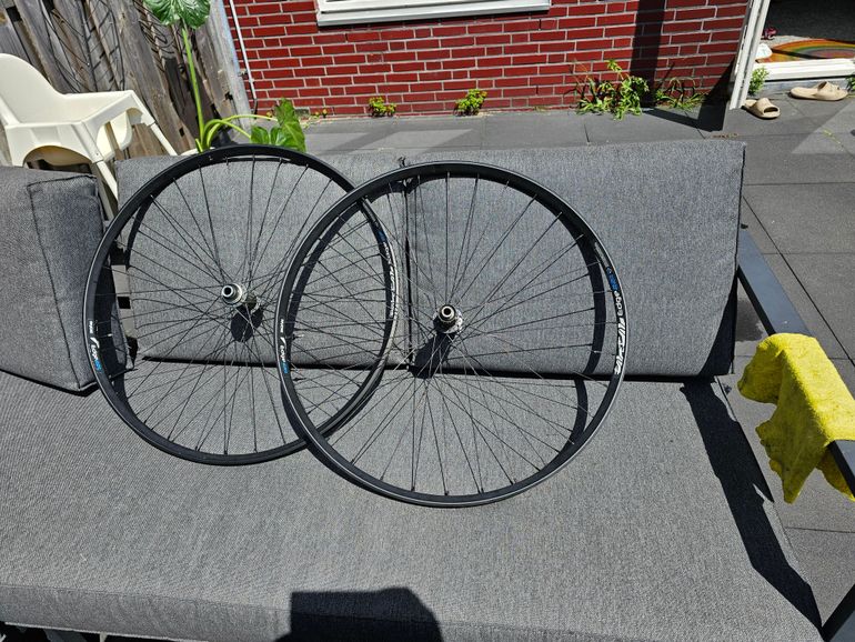 Used Shimano XTR HB-9010-B bike — image 4 of 9