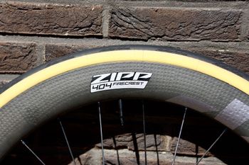 Used Zipp 404 Firecrest Tubeless Disc set 2024 bike — image 4 of 5
