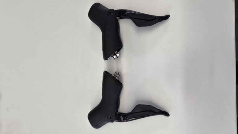 Used Shimano 105 Di2 R7150 2026 bike — image 6 of 7