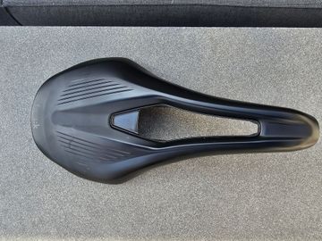 Used Fizik Argo R1 140mm Zadel Saddles & Seatposts