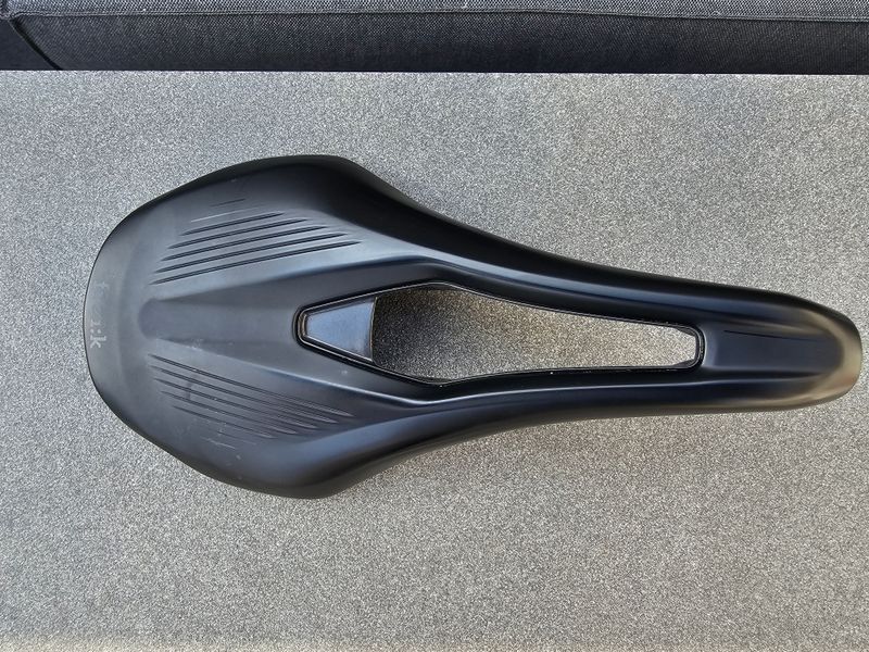 Used Fizik Argo R1 140mm Zadel Saddles & Seatposts