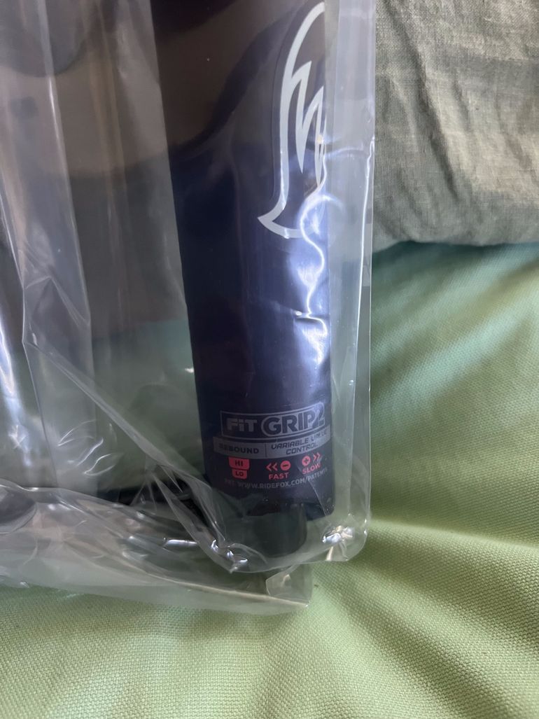 Used Fox 34 FLOAT 29" FACTORY 130mm GRIP2 BOOST 15x110mm Matte Black 2022 bike — image 4 of 8