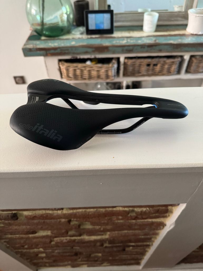 Used Selle Italia Selle vélo route largeur 14 cm 2025 bike — image 1 of 3