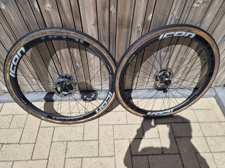 Used Dt Swiss IC5.0 Disc - 240 Tubeless ready 2024 bike — image 4 of 4