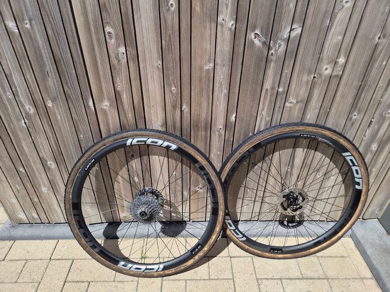 Used Dt Swiss IC5.0 Disc - 240 Tubeless ready 2024 bike — image 1 of 4