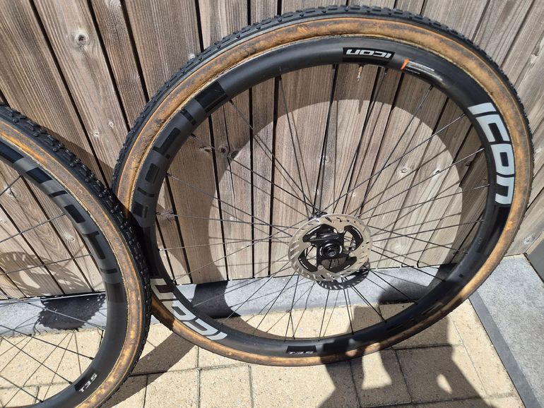 Used Dt Swiss IC5.0 Disc - 240 Tubeless ready 2024 bike — image 3 of 4