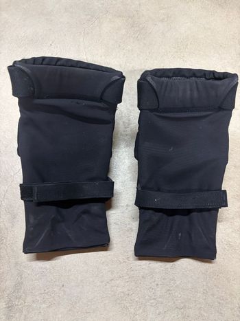 Used POC Vpd 2.0 knee pads 2023 bike — image 2 of 3