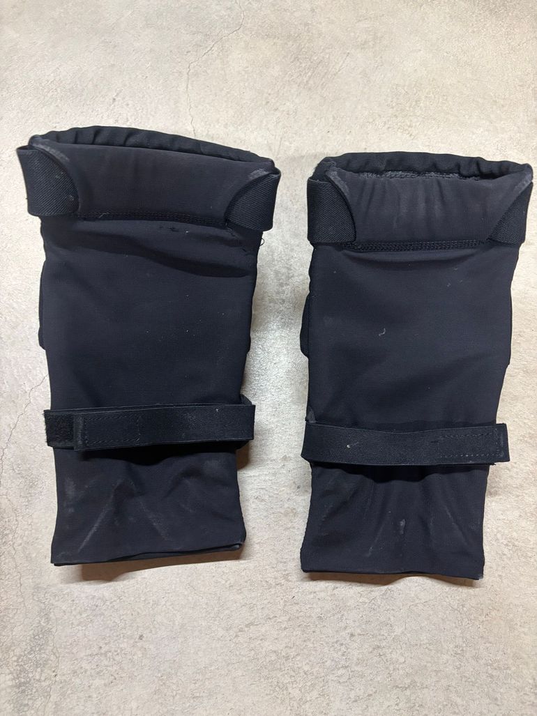 Used POC Vpd 2.0 knee pads 2023 bike — image 2 of 3