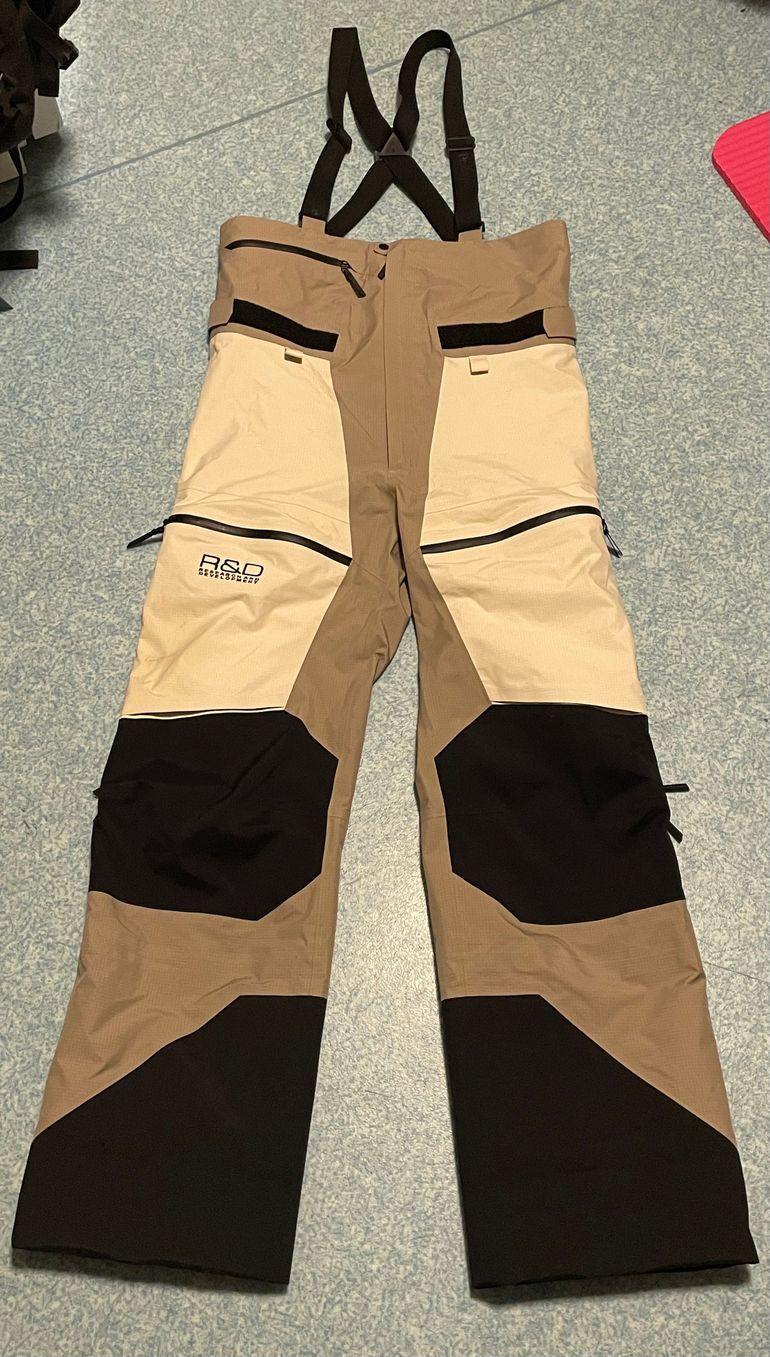 Used Peak Performance Vertical GORE-TEX Pro 3L Shell Jacket Homme 2026 bike — image 1 of 7