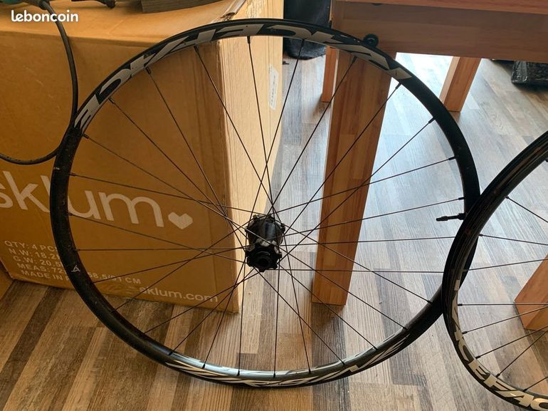 Used Race Face Turbine R 30 bike — image 3 of 5