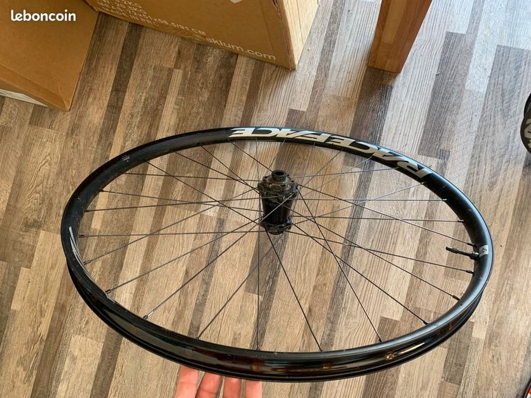 Used Race Face Turbine R 30 bike — image 4 of 5