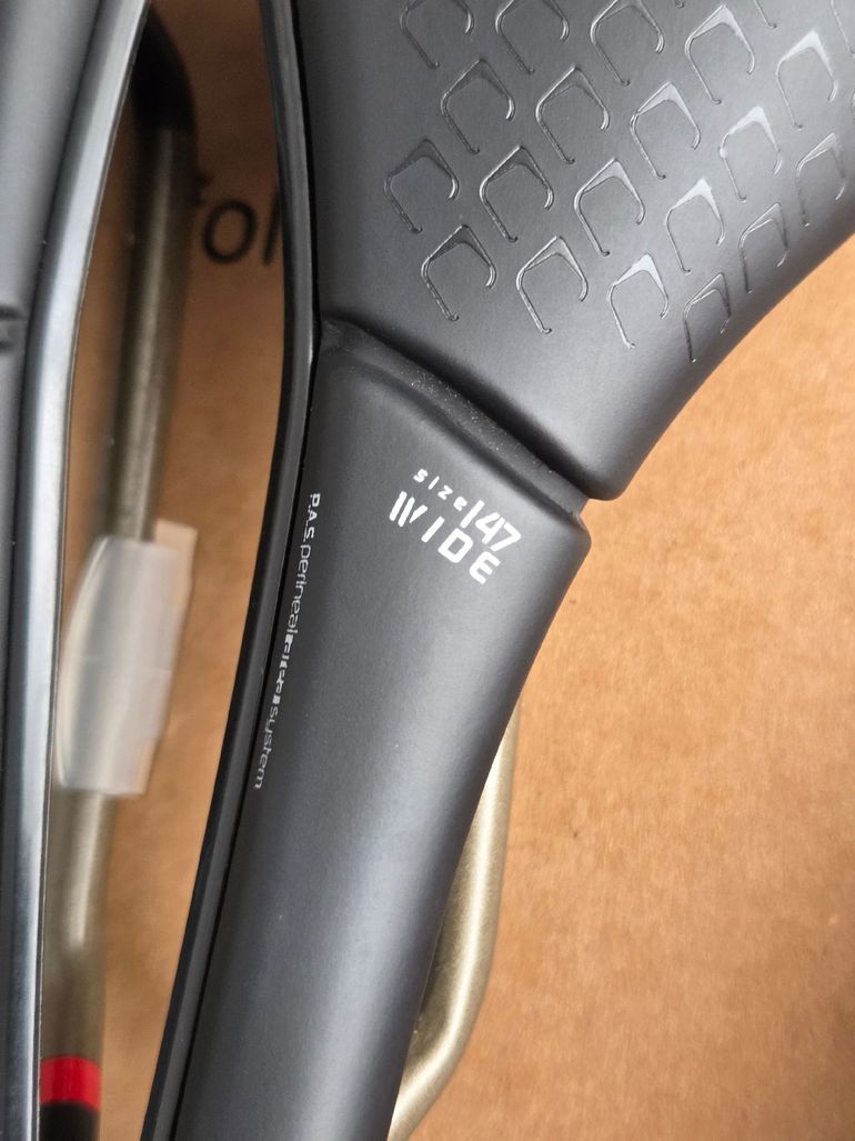 Used Prologo M5 Scratch Wide Saddle bike — image 3 of 3