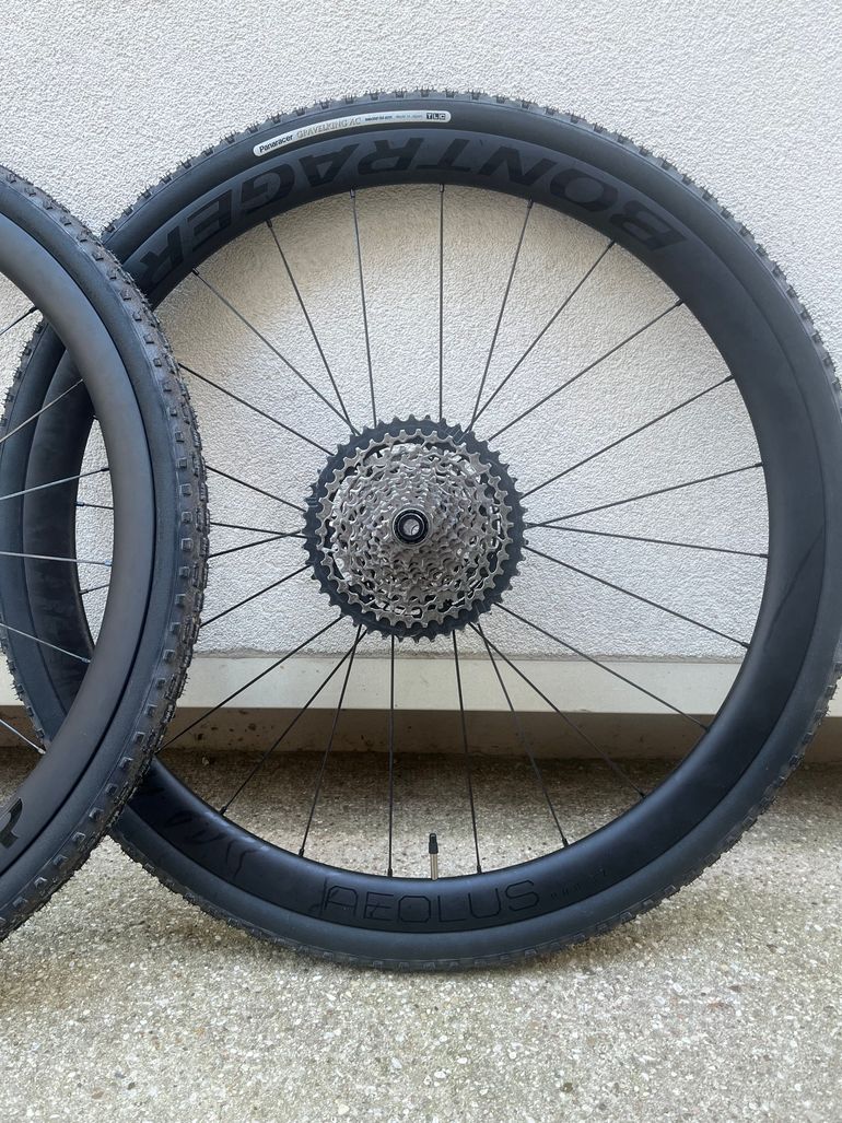 Used Bontrager Aeolus 37 Carbon Wheels Pair 2025 bike — image 4 of 7