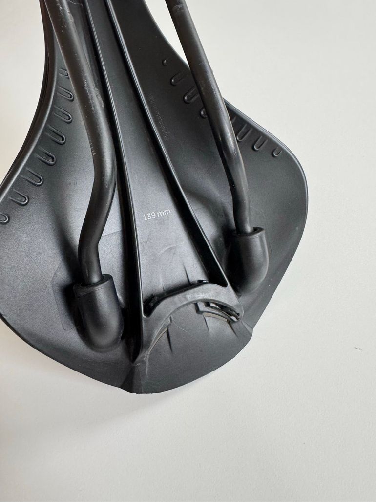 Used Fizik Antares R5 Versus Evo Saddle 2024 bike — image 5 of 7