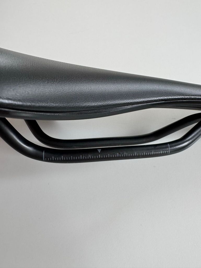 Used Fizik Antares R5 Versus Evo Saddle 2024 bike — image 6 of 7