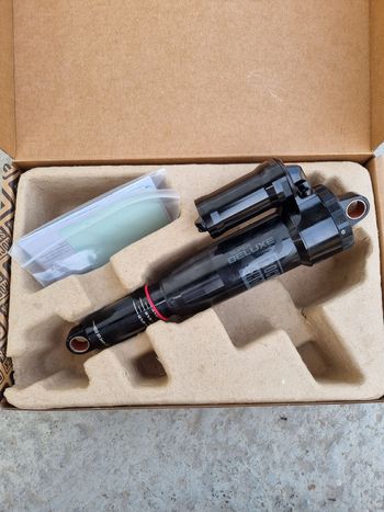 Used RockShox Super Deluxe Select 2024 bike — image 2 of 5