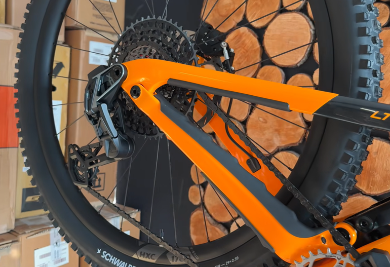 Used Dt Swiss HXC 1700 HYBRID 2026 bike — image 9 of 10
