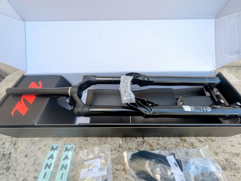 Used Manitou Mezzer Expert 29" 180mm 51mm Offset 2026 bike — image 3 of 5