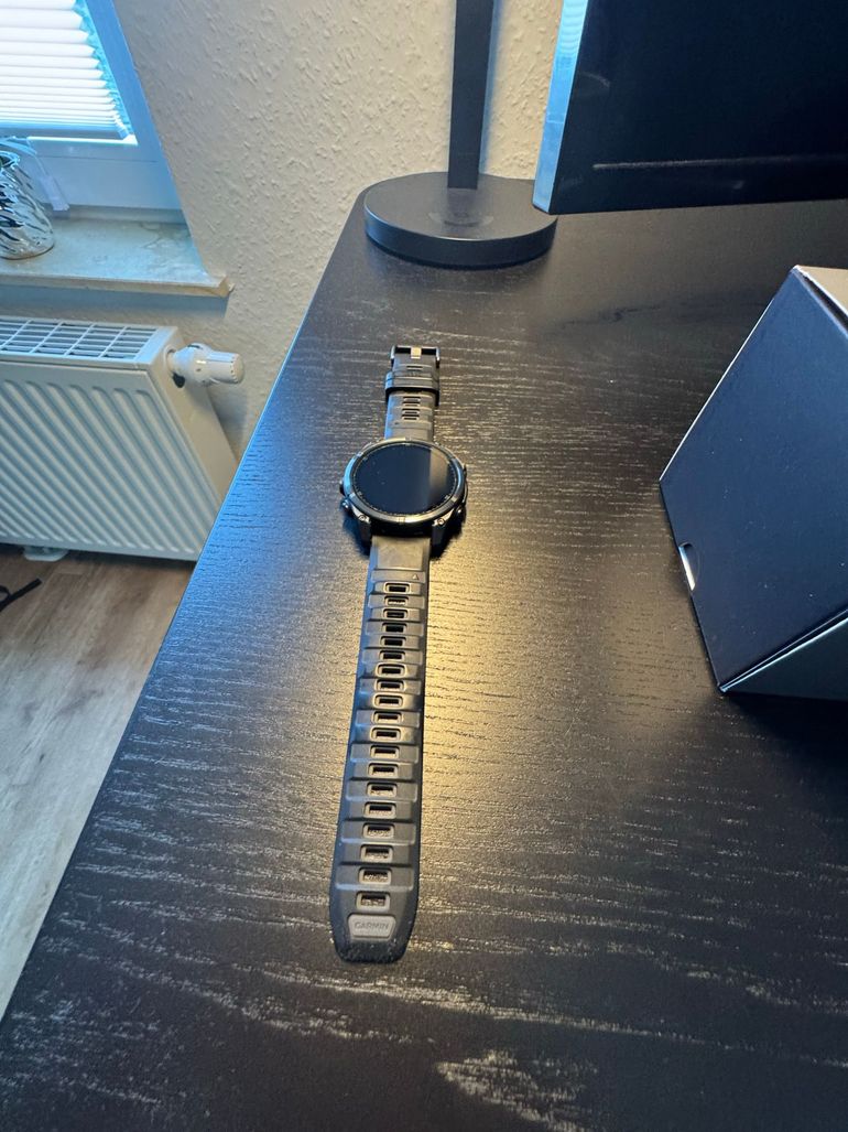 Used Garmin Fenix 8 AMOLED 47mm 2025 bike — image 2 of 6