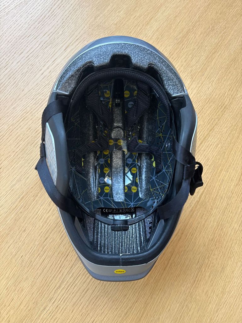 Used Scott Split MIPS Helmet 2025 bike — image 3 of 7