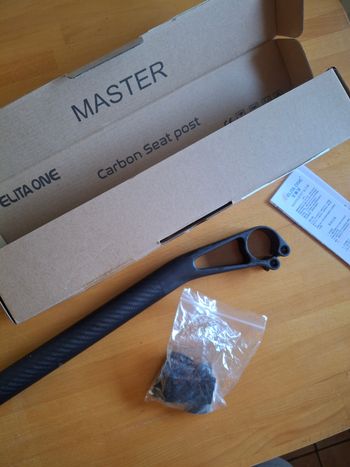 Used Elite one Full Carbone Seatpost bike — image 5 of 5