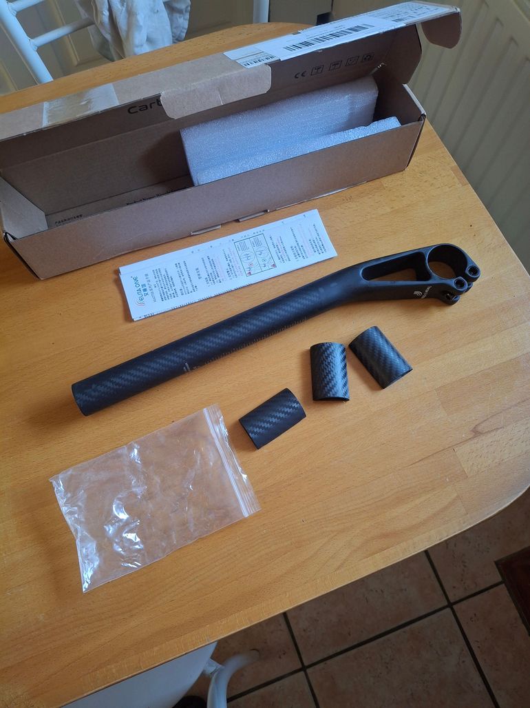 Used Elite one Full Carbone Seatpost bike — image 1 of 5