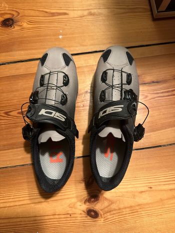 Used Sidi Genius 10 2025 bike — image 2 of 3