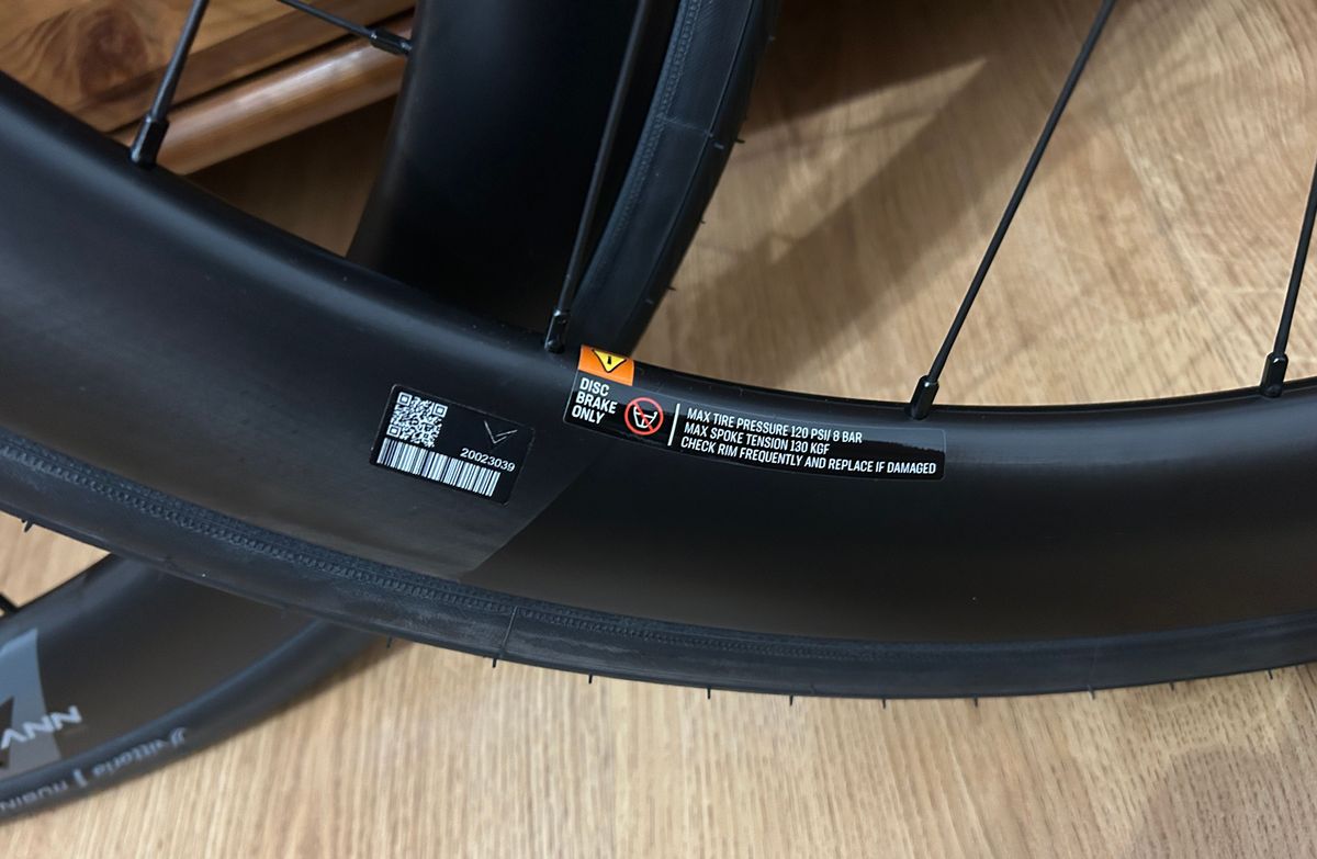 Velomann Plutonium 50 Disc CL Carbon Wheelset | buycycle