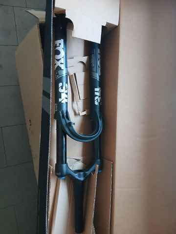 Used Fox 34 Performance Elite Fork 2023 bike — image 9 of 10