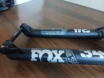 Used Fox 34 Performance Elite Fork 2023 bike — image 6 of 9