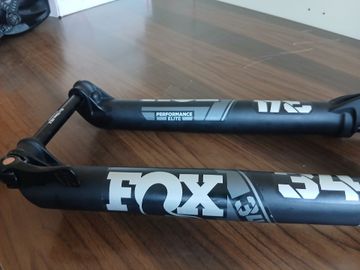 Used Fox 34 Performance Elite Fork 2023 bike — image 6 of 10