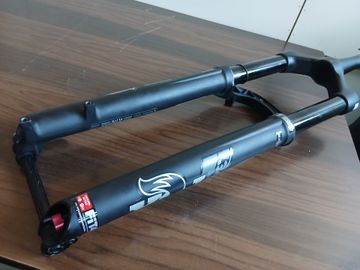 Used Fox 34 Performance Elite Fork 2023 bike — image 3 of 10