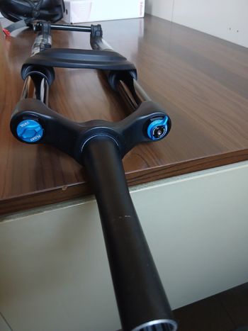 Used Fox 34 Performance Elite Fork 2023 bike — image 8 of 9