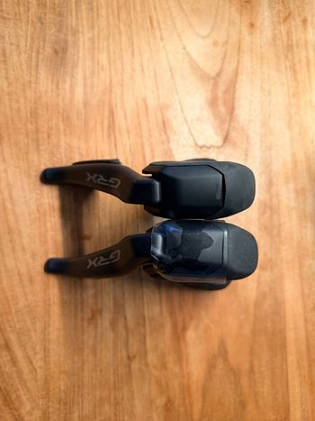 Used Shimano GRX Di2 ST-RX825 Shifter/Brake Set 2026 bike — image 4 of 6