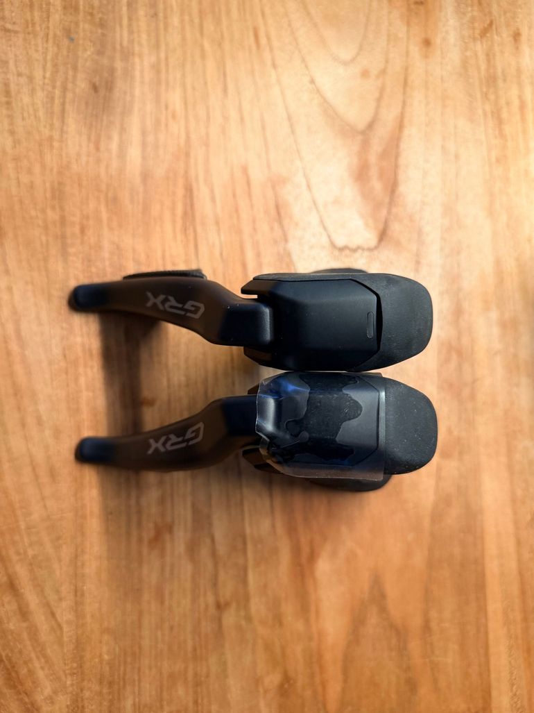 Used Shimano GRX Di2 ST-RX825 Shifter/Brake Set 2026 bike — image 4 of 6