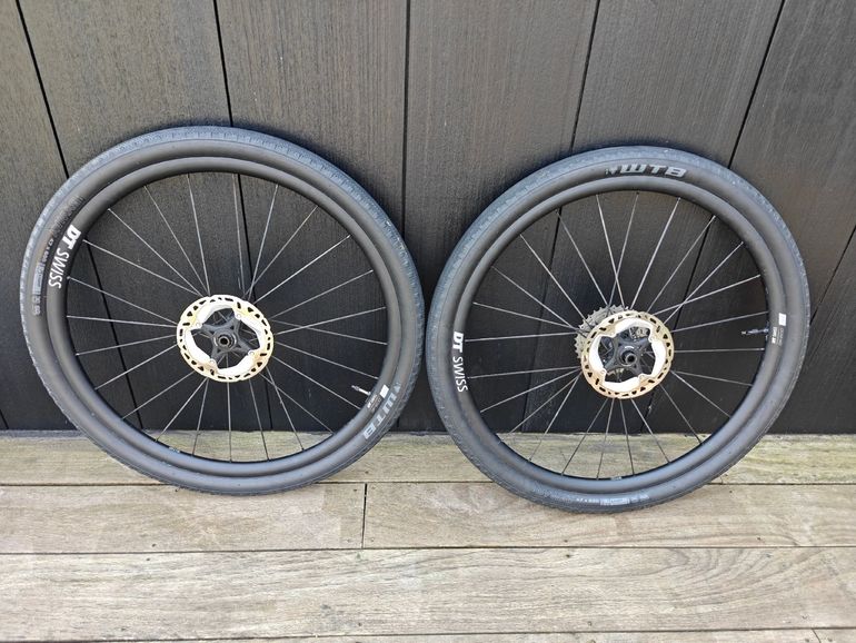 Used Dt Swiss GR 1600 SPLINE db 25 12/142 mm Shimano 2025 bike — image 1 of 11